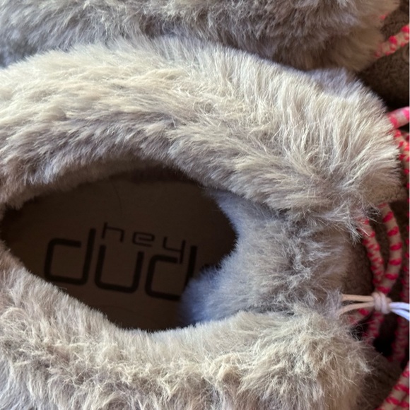 NEW Hey Dude fur lined shoes - new with tags! - Picture 6 of 16